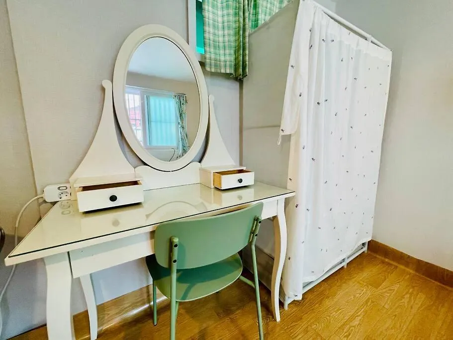 It'S So Blue Studio Apartment In Sinchon Seul