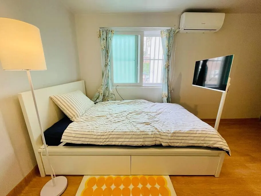 It'S So Blue Studio Apartment In Sinchon Soul